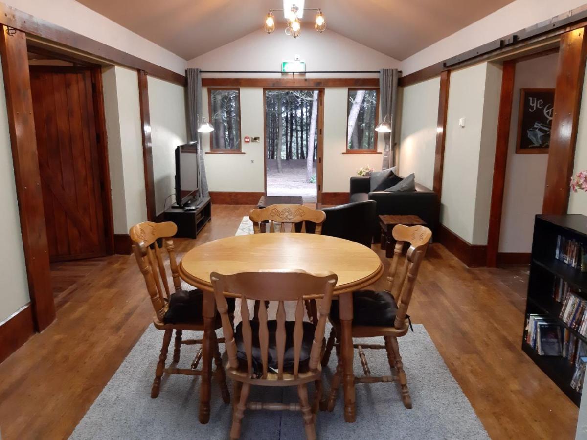 Wyldwood Lodge Cheadle  Luaran gambar