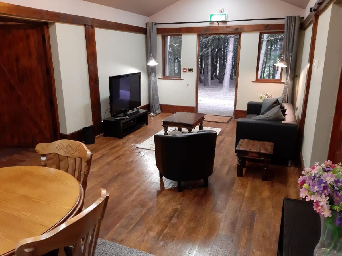 Wyldwood Lodge Cheadle  Luaran gambar